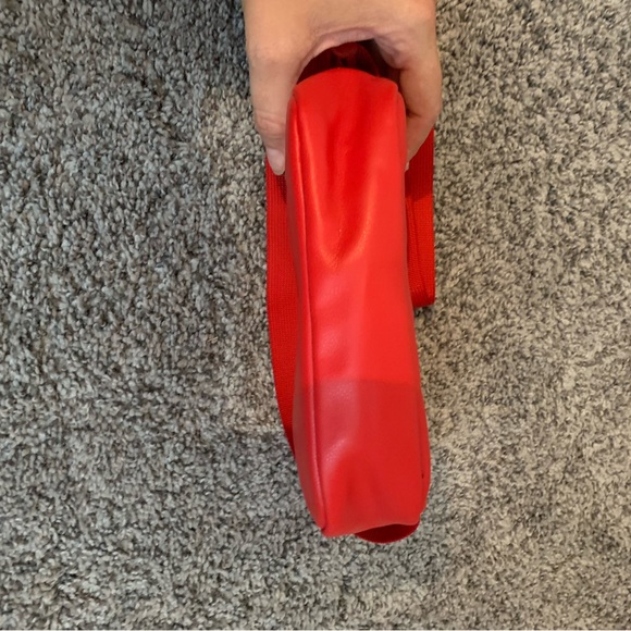 Wild Fable red crossbody bag that transitions into waist bag. NWOT. - Picture 6 of 7